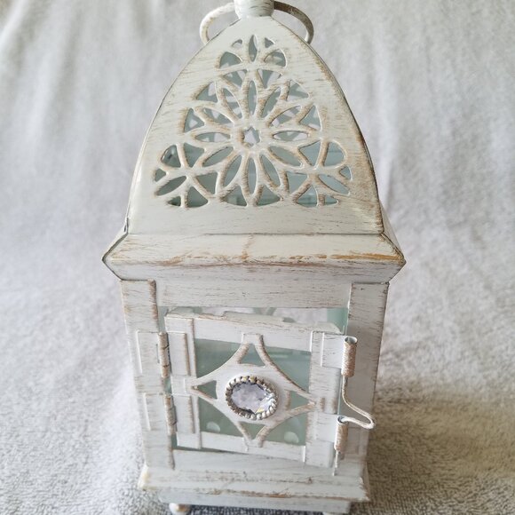 ASHLAND'S ELEGANT ANTIQUE LANTERN IN OFF WHITE WITH DISTRESSED DESIGN IN METAL - Picture 1 of 6